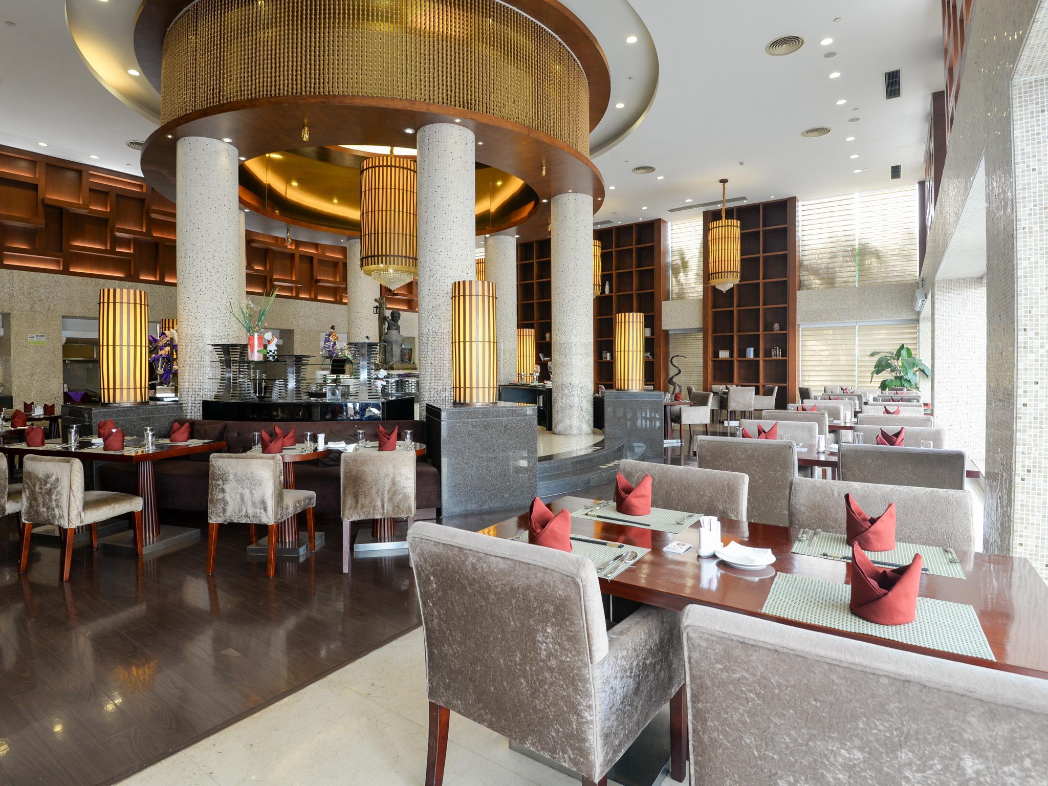 Ramada Shenzhen Baoan Hotel Exterior photo