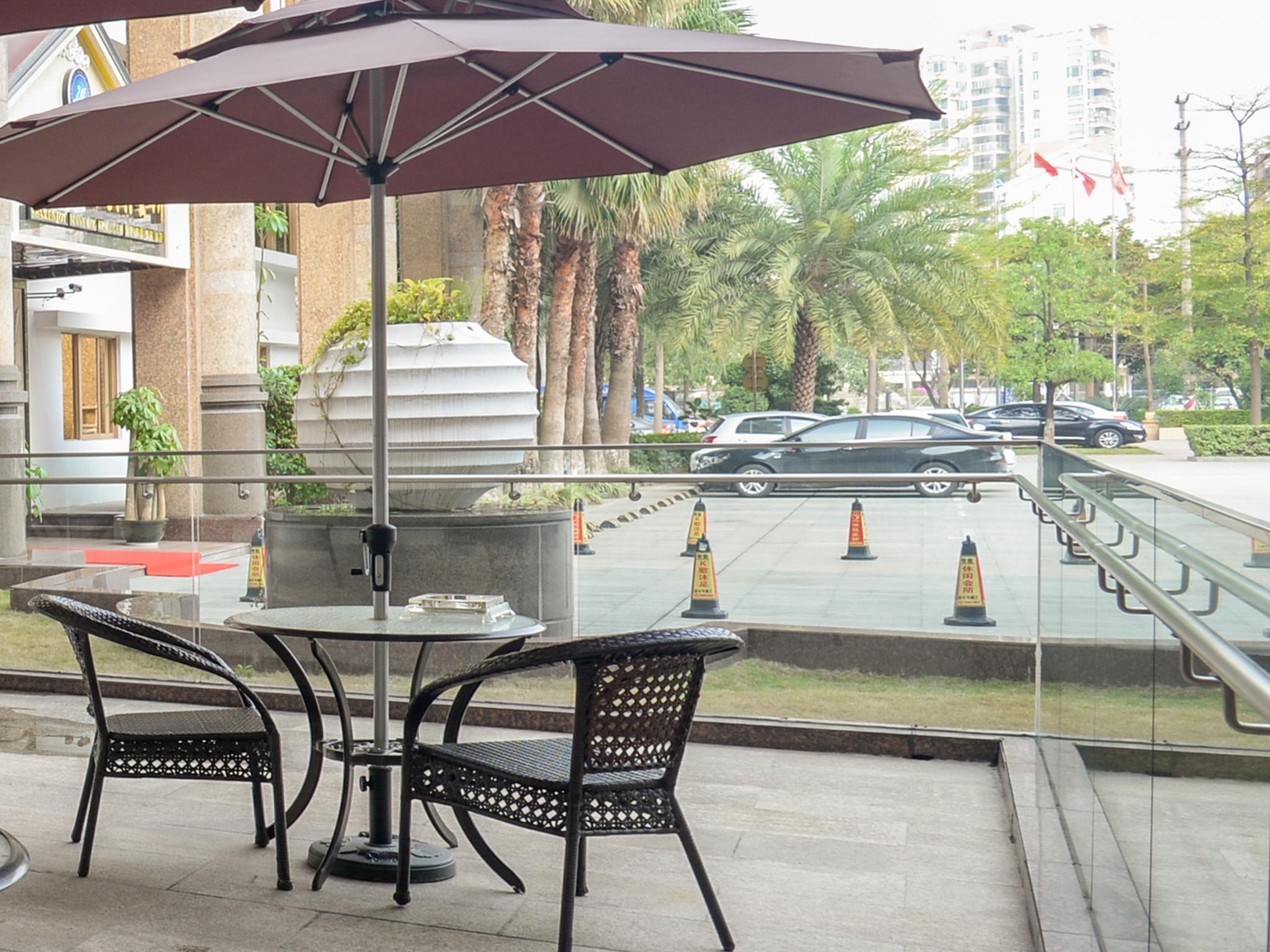 Ramada Shenzhen Baoan Hotel Exterior photo