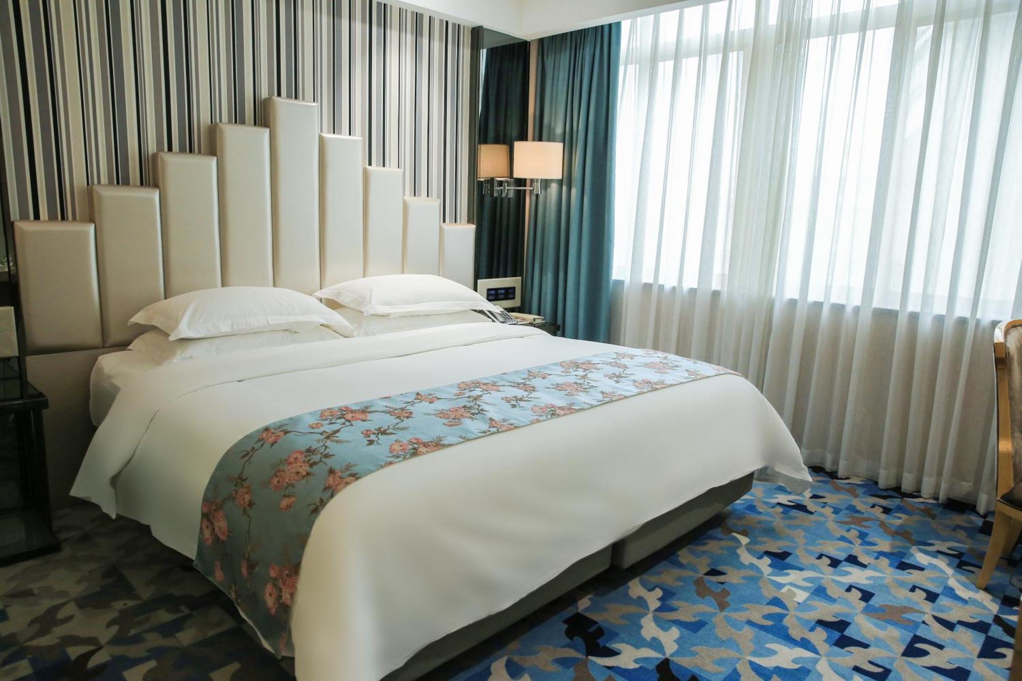 Ramada Shenzhen Baoan Hotel Exterior photo