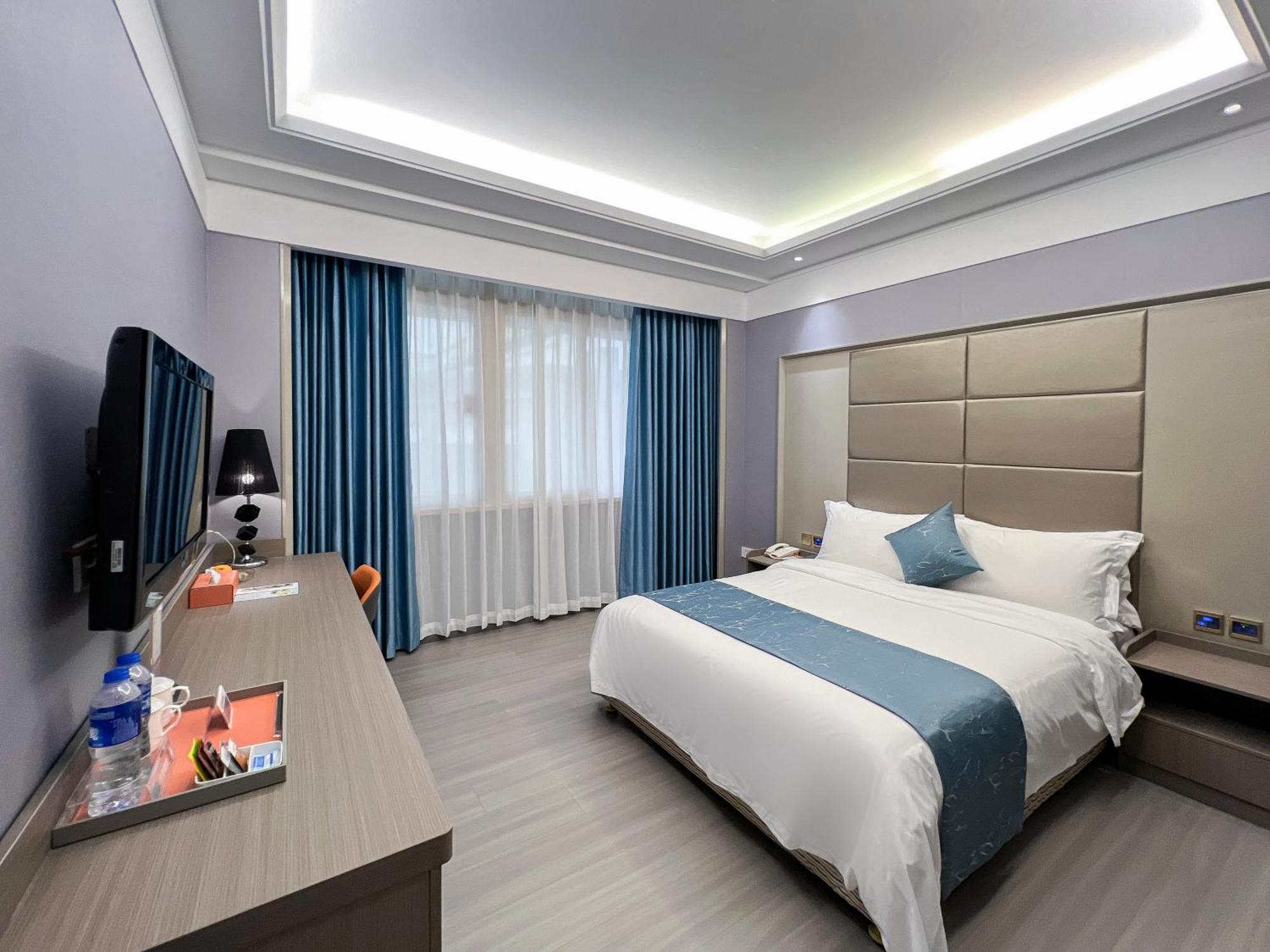 Ramada Shenzhen Baoan Hotel Exterior photo