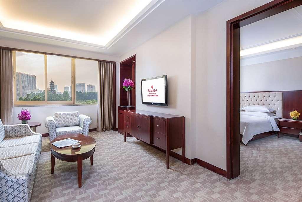 Ramada Shenzhen Baoan Hotel Room photo