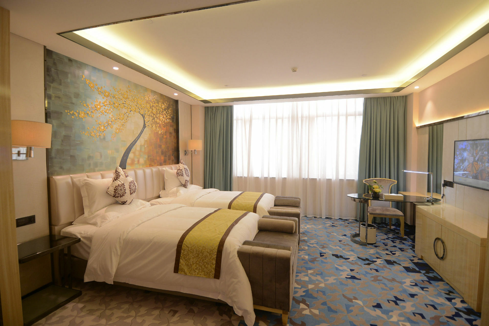 Ramada Shenzhen Baoan Hotel Exterior photo
